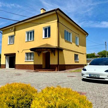 Затишний будинок з меблями та технікою в передмісті Дрогобича
