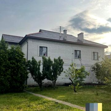 Весняна вул., 16