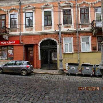 Головна вул., 10