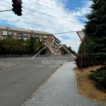 Травнева вул., 35
