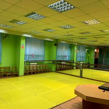 Академіка Сахарова вул., 36