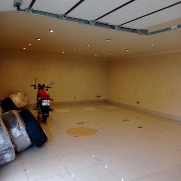 Закарпатська вул., 34