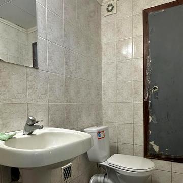 Прикордонника Лазаренка вул., 8/1