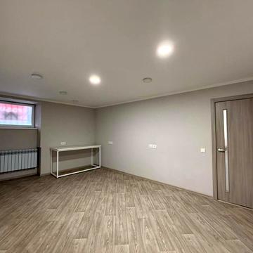 Сергія Єфремова вул., 34