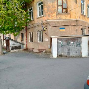 Олексіївська пл., 11