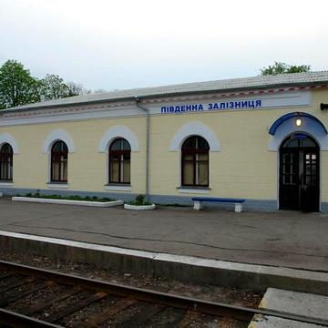 Вокзальна вул., 98
