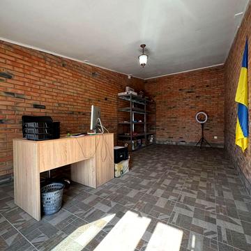 Автолюбителів вул., 1
