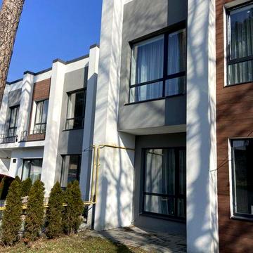 Продаж котеджу Брюховичі з готовим ремонтом