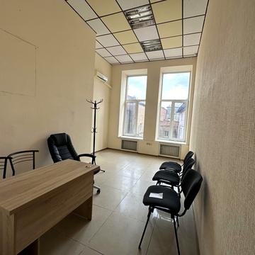 Павлівський майдан пл. (Рози Люксембург майдан), 10