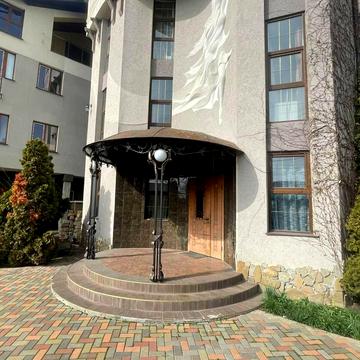 Побратимів, 22