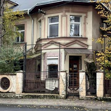 Підгірна вул., 20