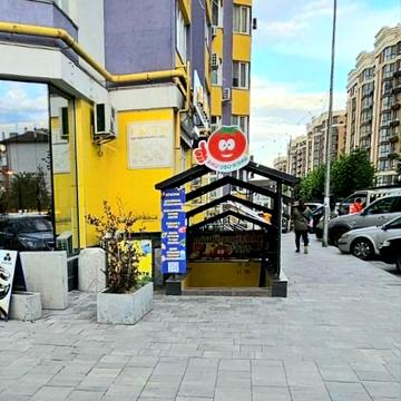 Яблунева вул., 13-Б