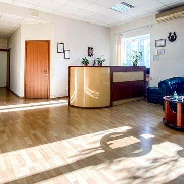 Королеви Єлизавети ІІ вул. (Глинки), 1