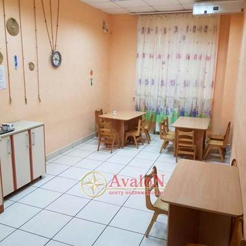 Академіка Сахарова вул., 36