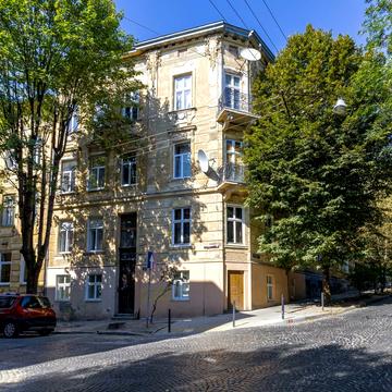 Івана Верхратського вул., 5