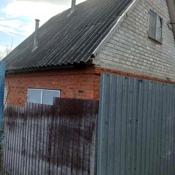 Продам дачу. Пос Високий. 2 участка террасами. Дом кирпичный 2 этажа.
