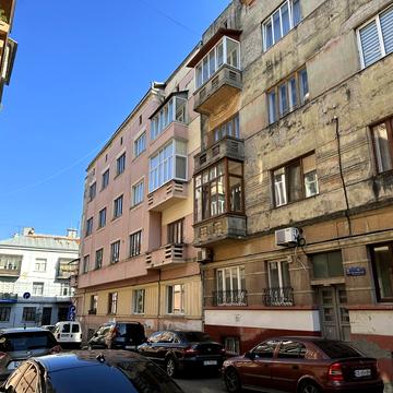 Олександра Богомольця вул., 10