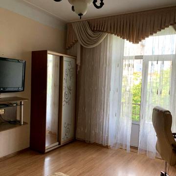 Сдам 2к Д.Яворницкого д 67,г-ца Украина,стал.,4/5,евроремонт,20.000грн