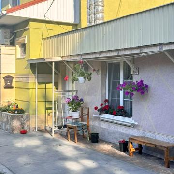 Чорноморського Козацтва вул., 31