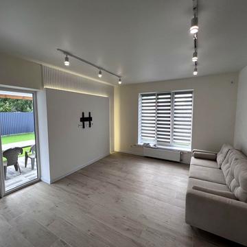 Володимира Момота вул., 38