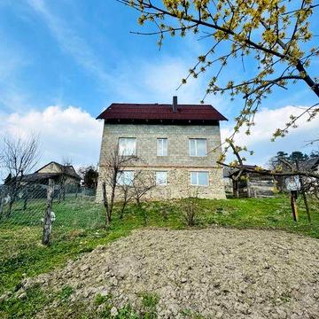 Новий двоповерховий будинок в м.Кременець