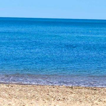 Сдам дачу на лето, море очень близко, свой участок, место для авто