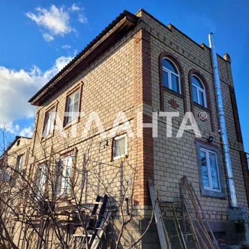 Добротный зимний дом-дача в Христиновке.