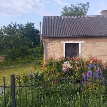 Продам частину житлового будинку у Турійську по вулиці Луцькій