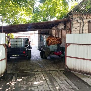 Будинок с Чаплине.2 будинка в одному дворі.Чаплине.