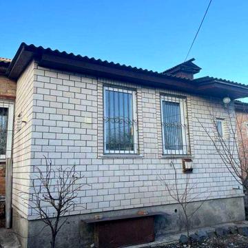 Добротний будинок в центрі Конотопа.