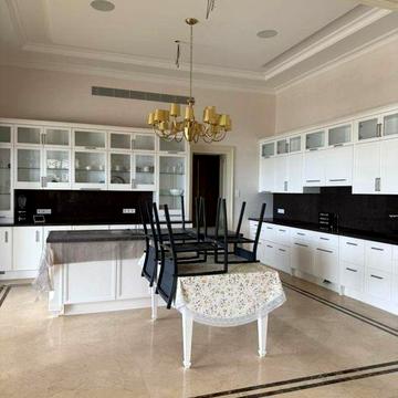 Сосновый берег, дом с панорамой моря и лифтом