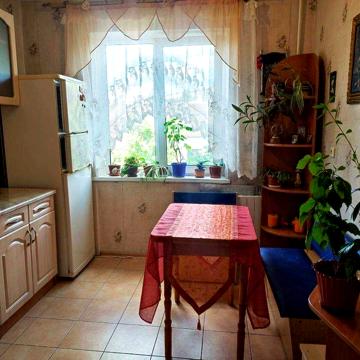 3-х кімнатна, Харківський масив, Вірменська,3, метро -4хв, тихий двір