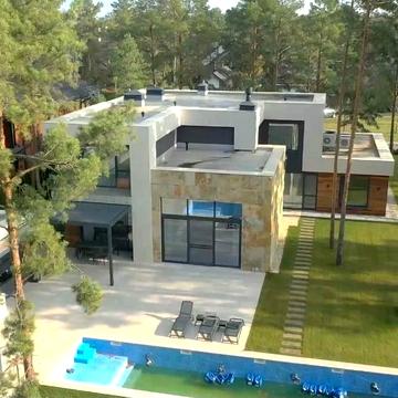 Набережна вул., 22