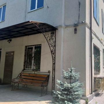 Гімназична вул., 3