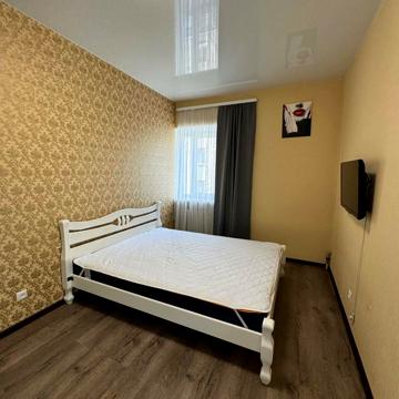 Камянецька вул., 84