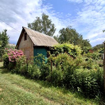 Продаж затишної дачі в місті.