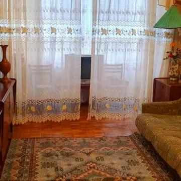 Романа Ратушного вул. (Волгоградська), 33