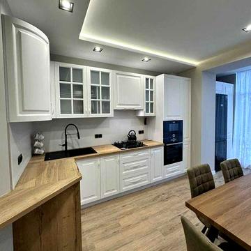 Продаж 2-х кімнатної квартири з ремонтом в новобудові. Район Центр.