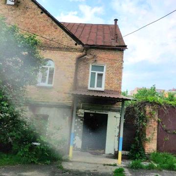 Продажа 1/2 ч. дома и земли  по ул.Нежинская ул. 29 (ст.м.Шулявка)