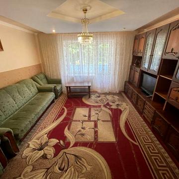Чотирикімнатна квартира в оренду