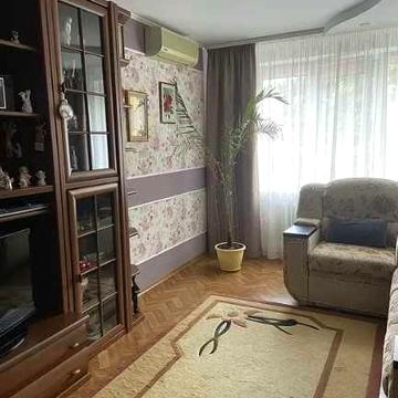 Квартира з чудовим ремонтом !