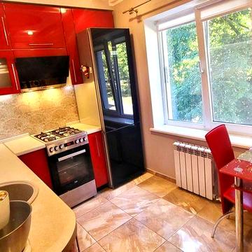 Продаж елітної 2-х к.кв. вул. Маліновського, буд. 42, ДРУГИЙ ПОВЕРХ.