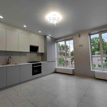 Простора євро 2-к в розстрочку. Центральний парк.