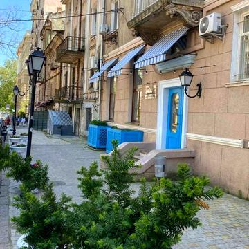 Театральна, 9