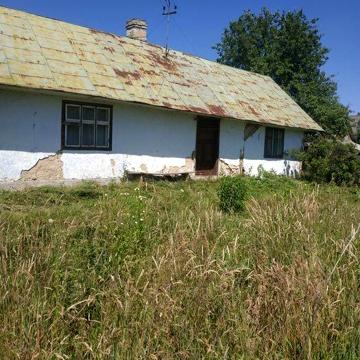 Продаж житлового будинку із гаражем та хлівом, площа ділянки 13соток