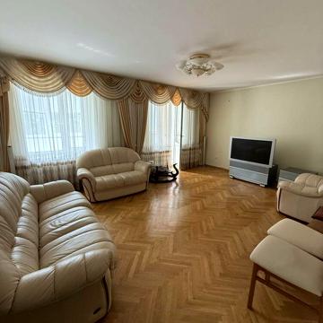 Олександра Борисенка вул. (Короленка), 4