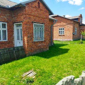 Продається цегляний будинок