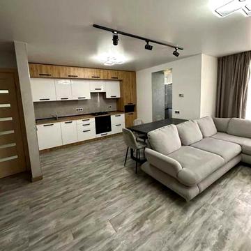 Продаж 1к квартири 54 кв. м на просп. Злуки