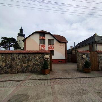 Ужанська вул., 30