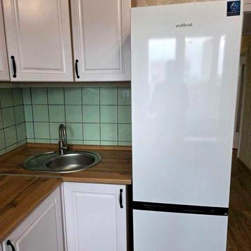 Голосіївський р-н, пр. Голосіївський 108, 1 кім. 18000грн. Без комісії